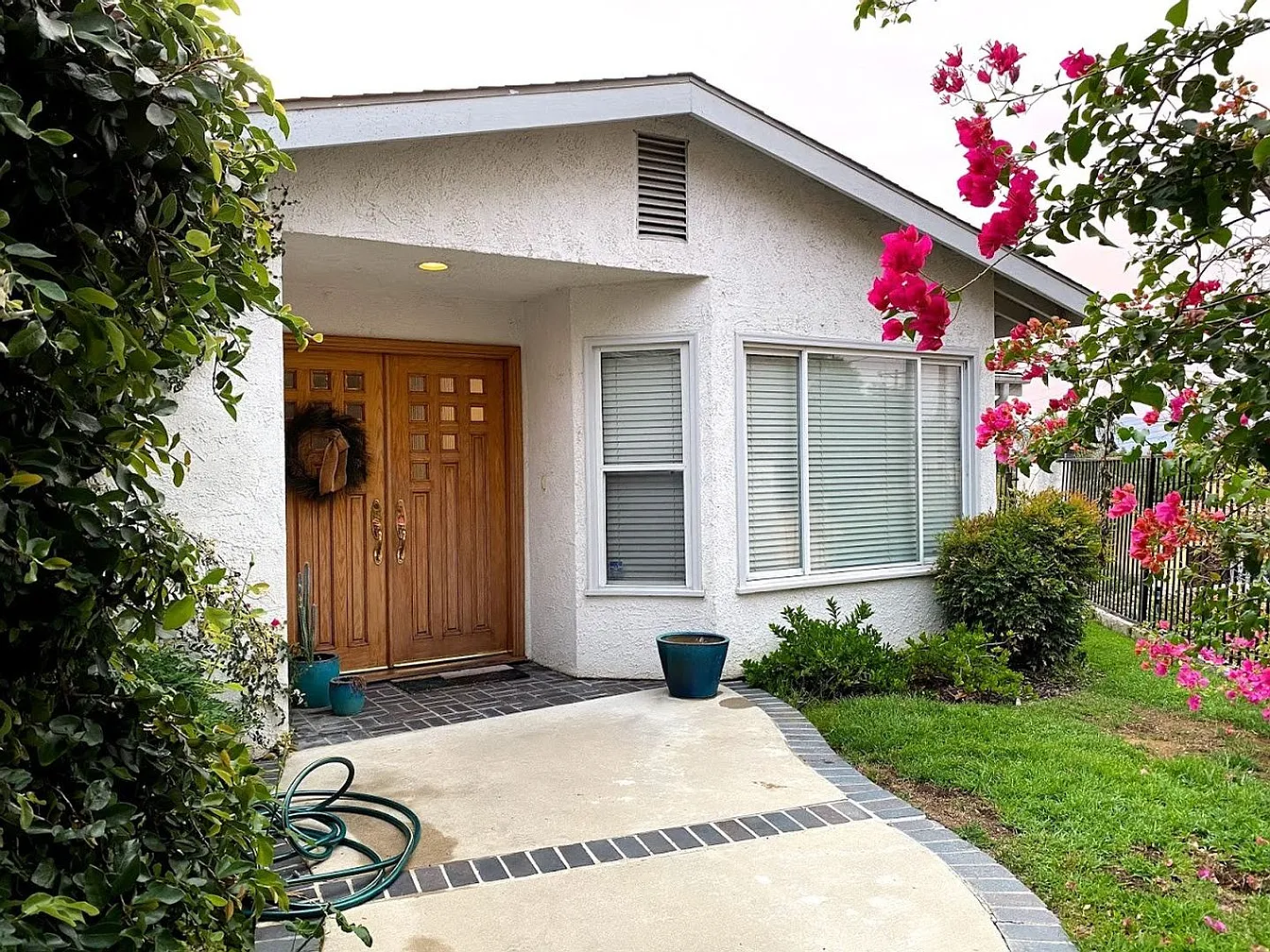 3bed 3bath DEPOSIT $700 HOUSE RENT:$2,500