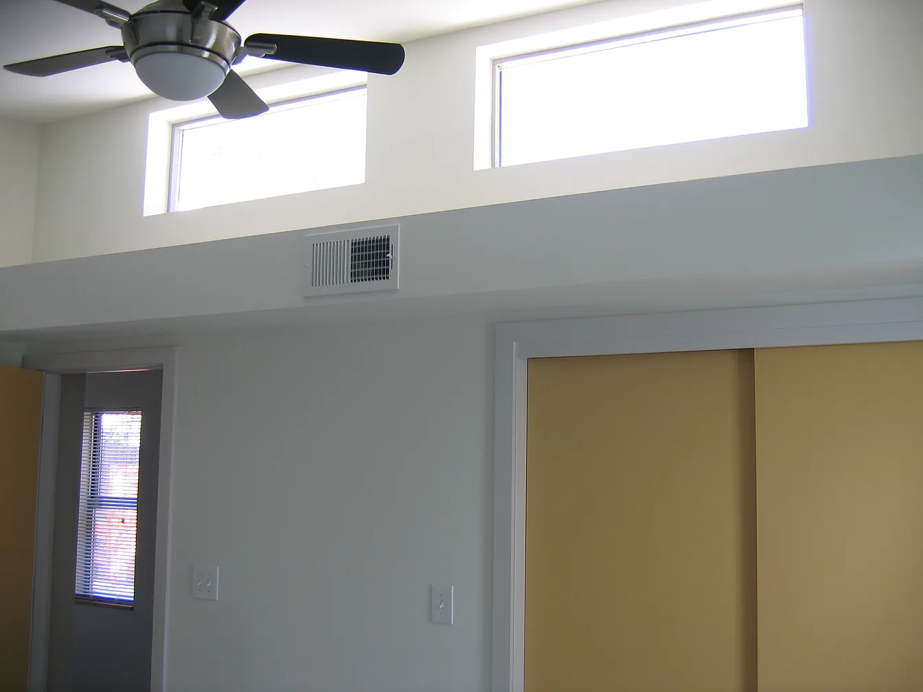 2bed 1bath house available for rent