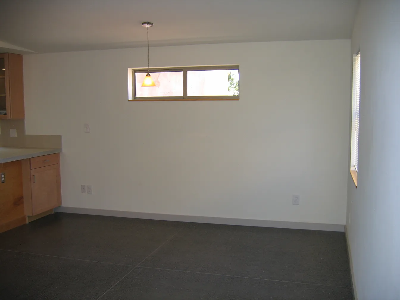 2bed 1bath house available for rent