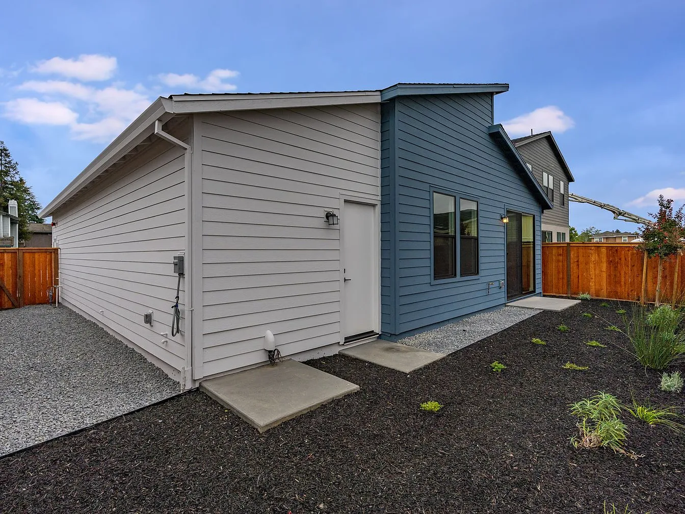 32ab8adfd4a18108cca6bbf3315102b2-cc_ft_1344 3bed 2bath house available for rent
