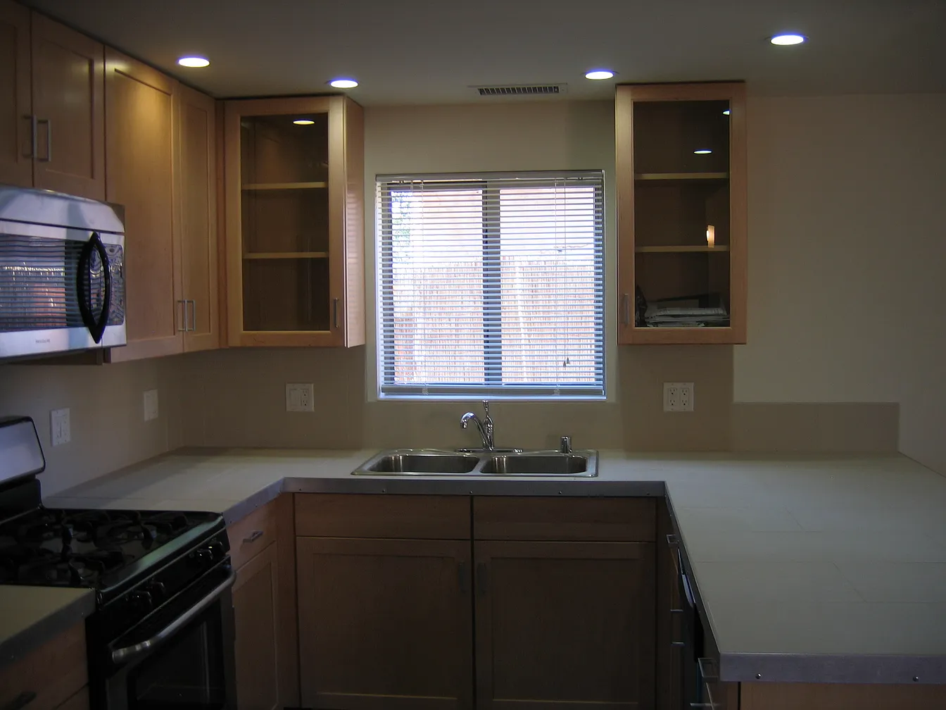 2bed 1bath house available for rent