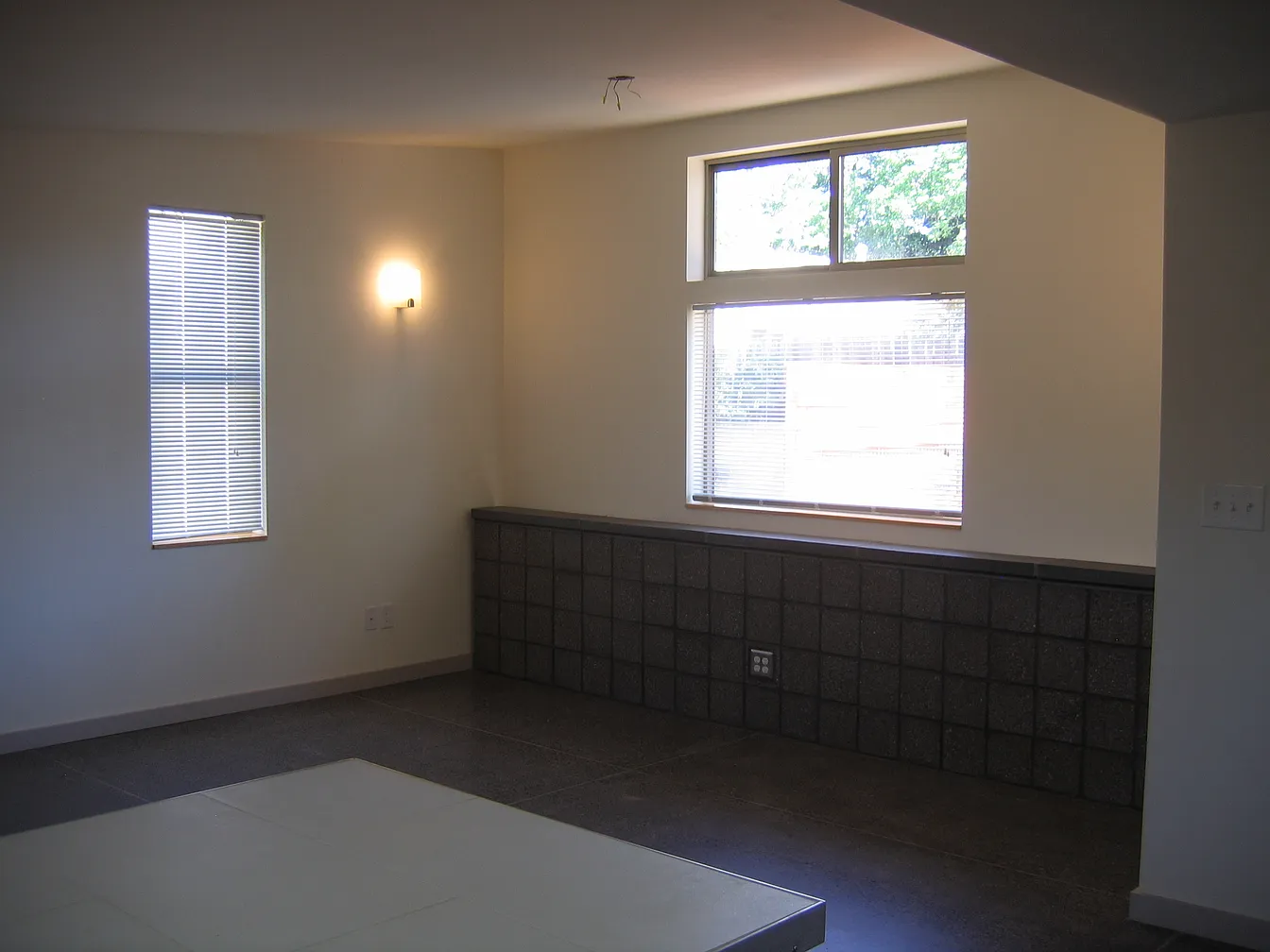 2bed 1bath house available for rent
