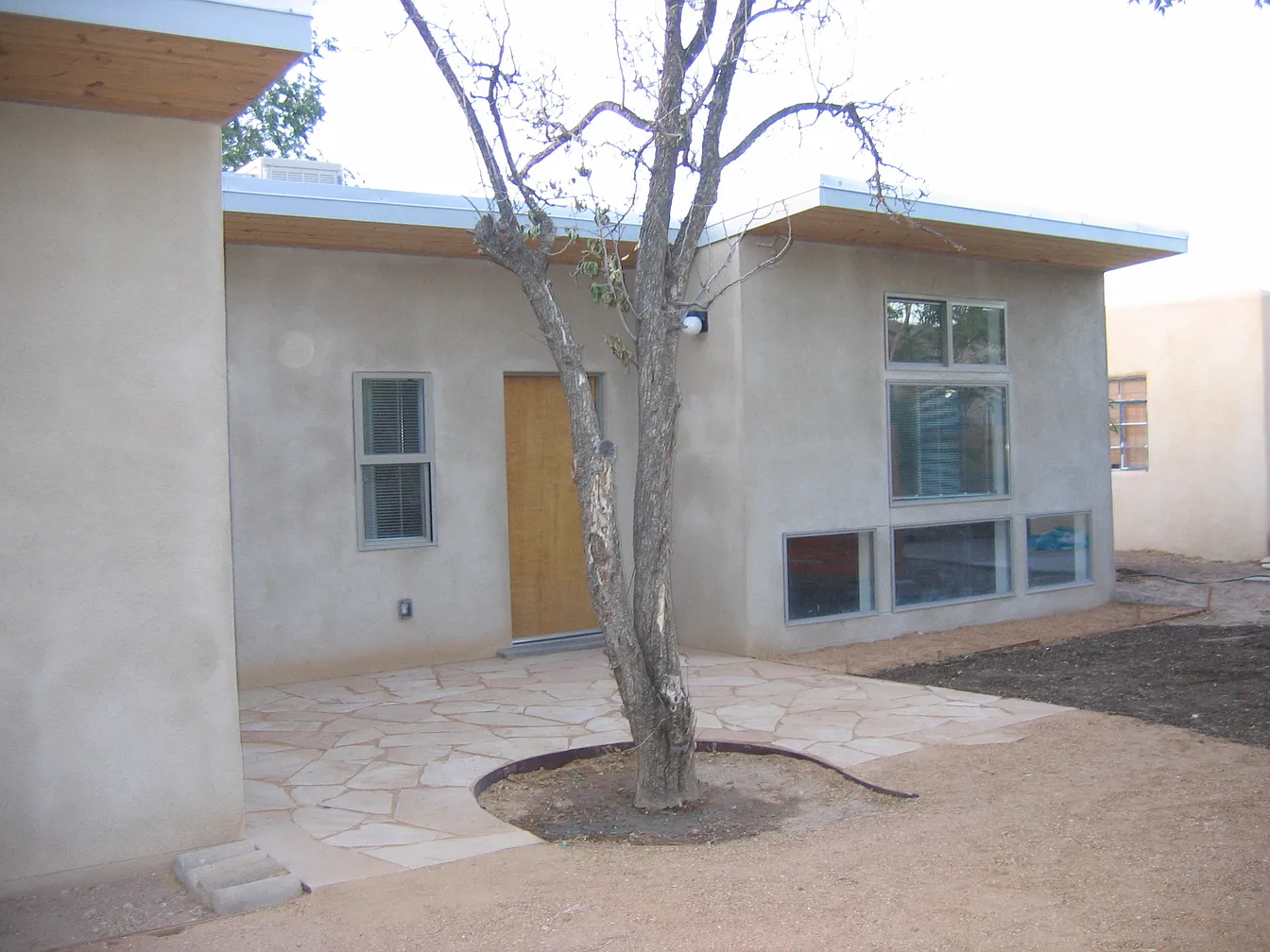 2bed 1bath house available for rent