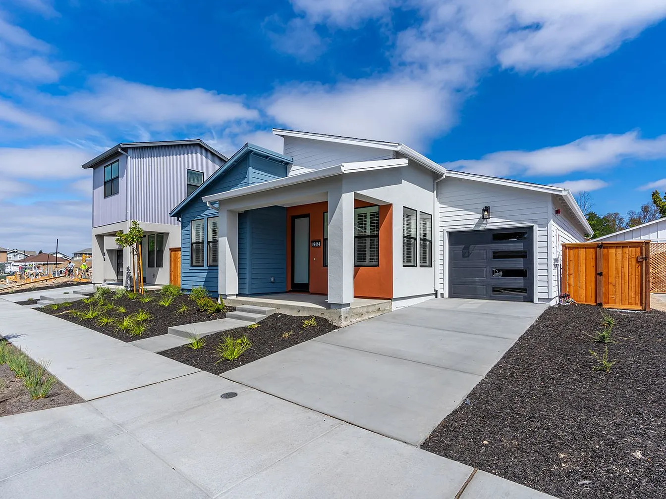 a16858492a7948f0e575be21994df436-cc_ft_1344 3bed 2bath house available for rent