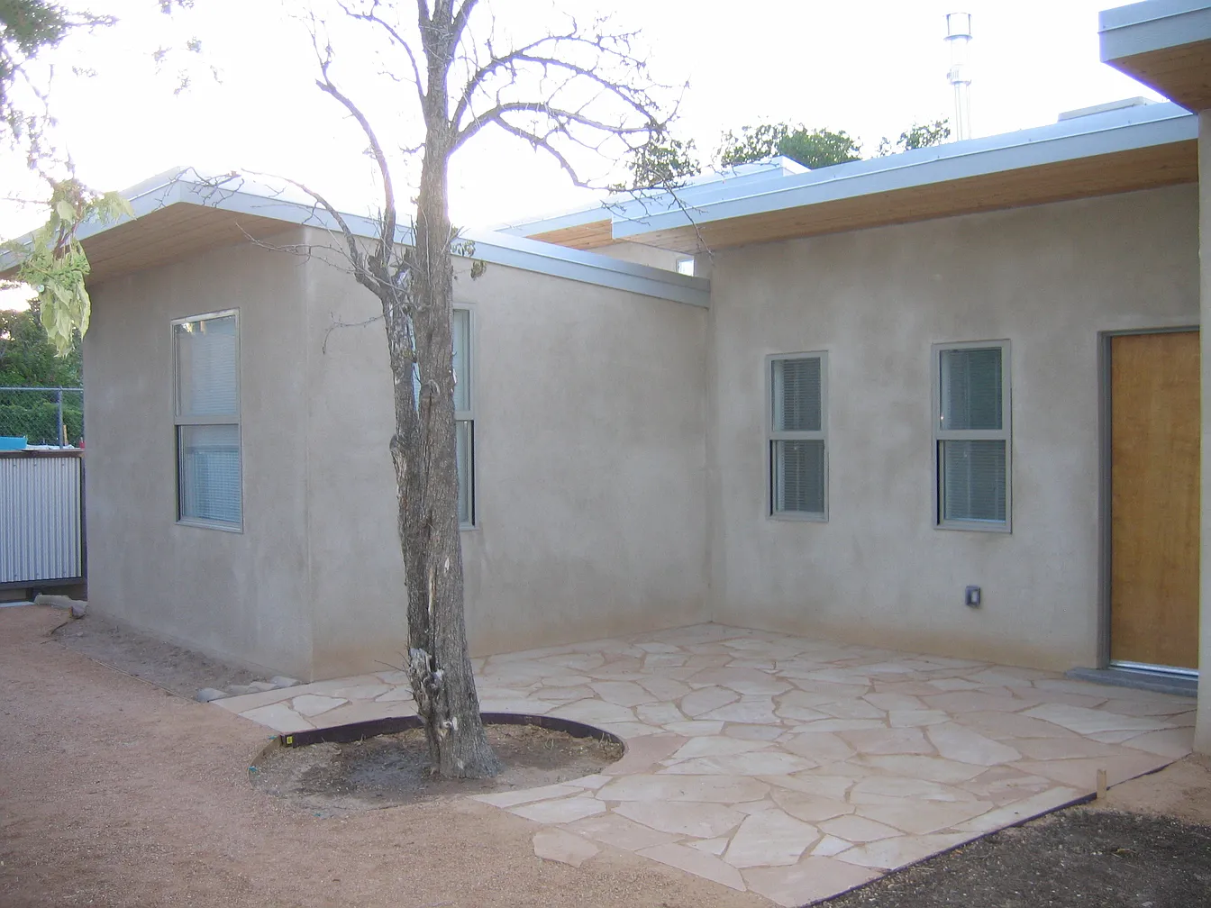 2bed 1bath house available for rent