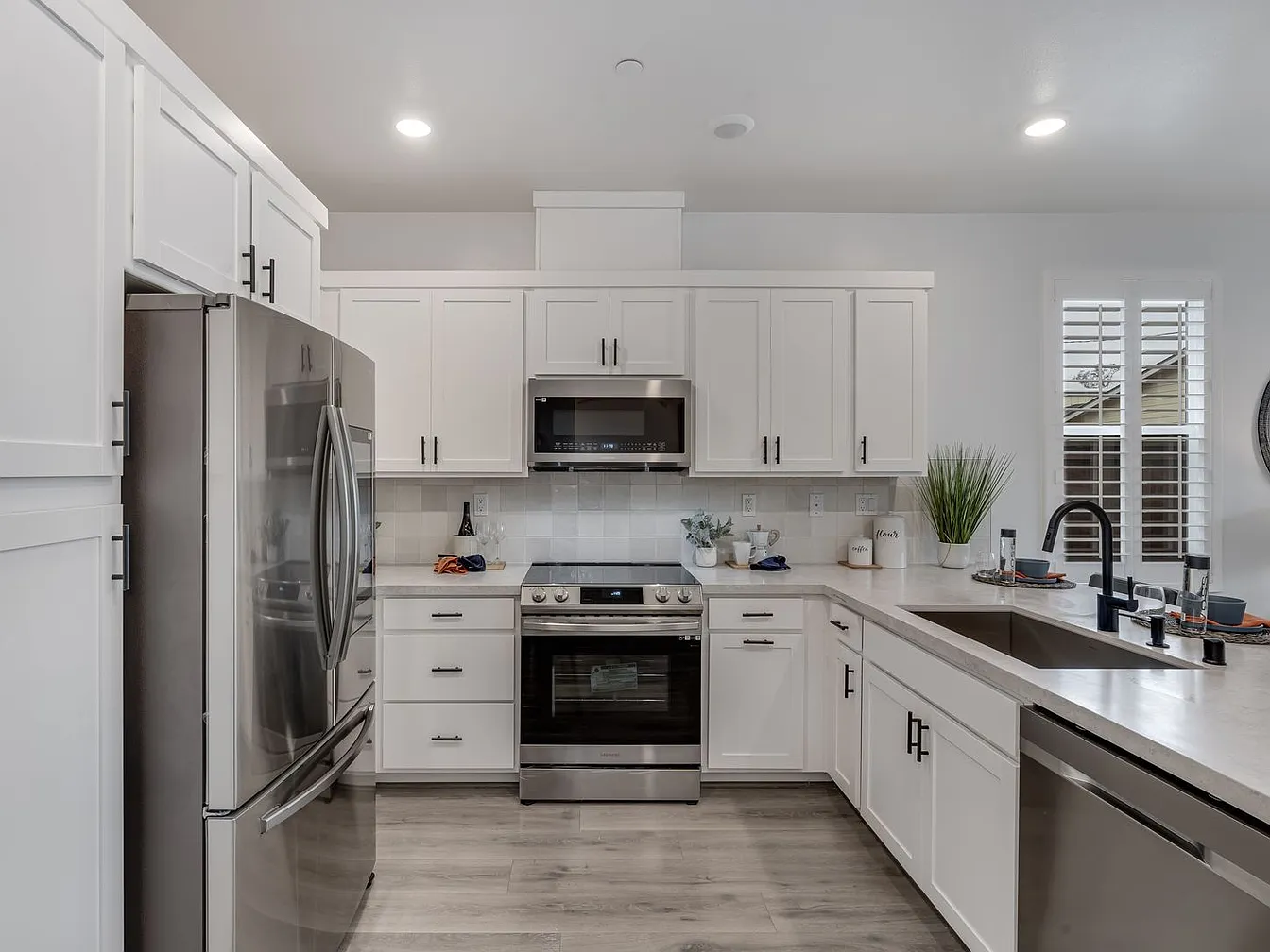 b3f87340509c3e4a66c63ec55aa1f7f3-cc_ft_1344 3bed 2bath house available for rent